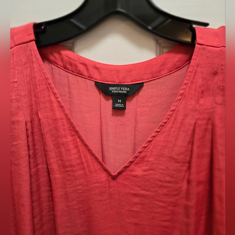 Vera Wang, Women's V-Neck Coral Short Sleeve Top. Med. - Picture 13 of 16